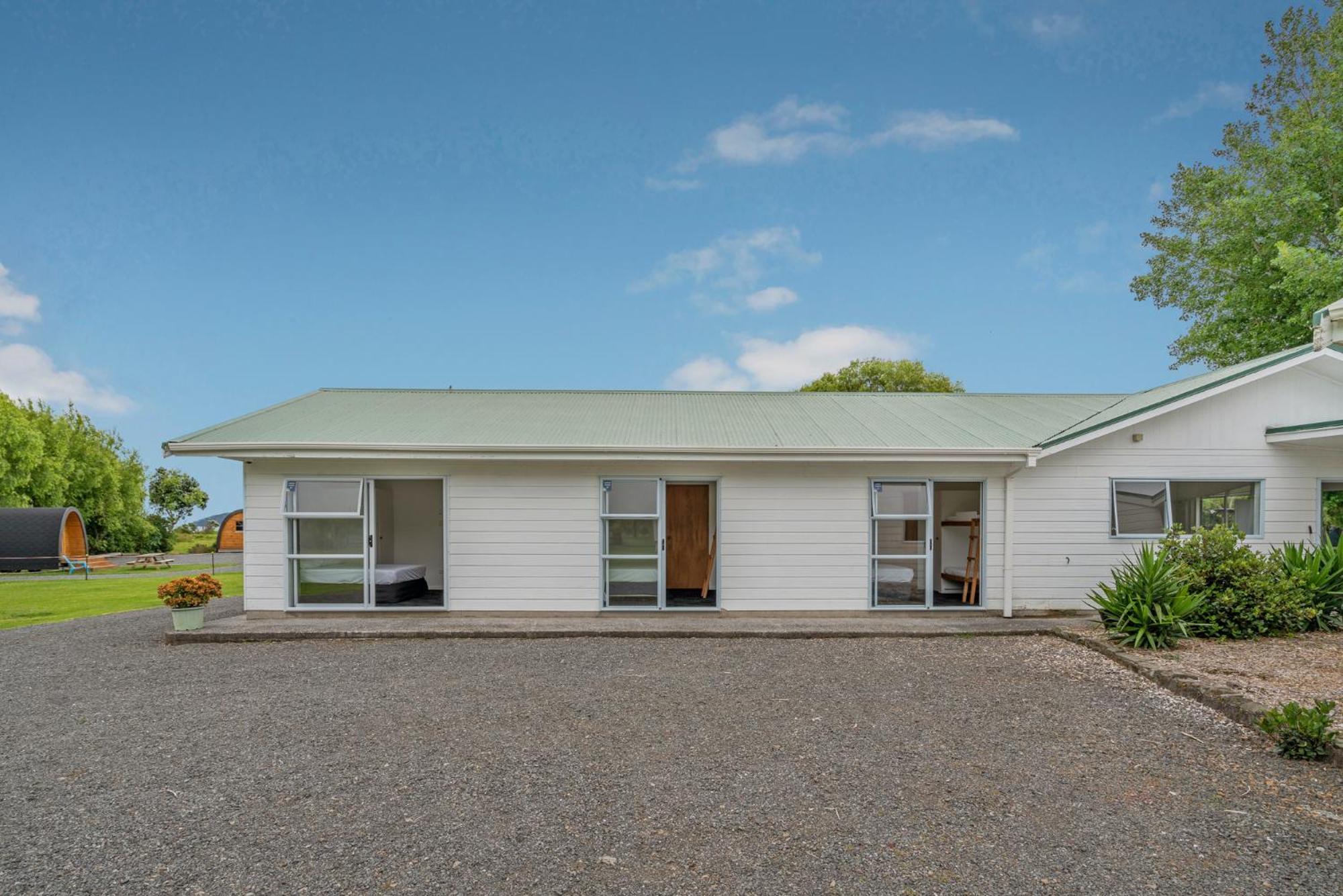 Coromandel Shelly Beach Top 10 Holiday Park Экстерьер фото