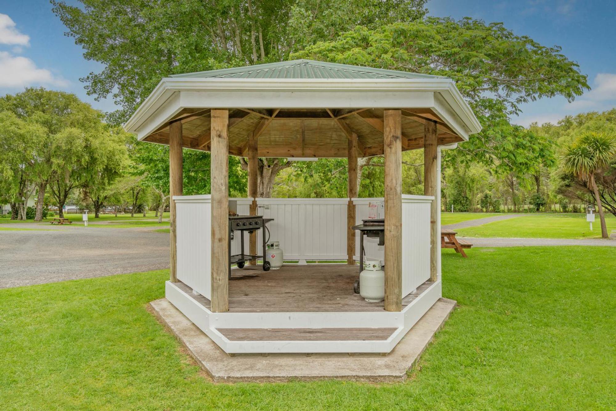 Coromandel Shelly Beach Top 10 Holiday Park Экстерьер фото