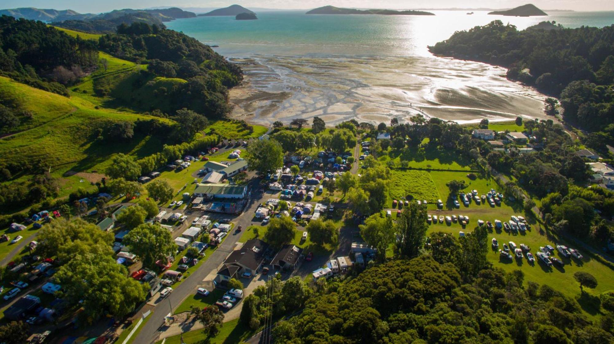 Coromandel Shelly Beach Top 10 Holiday Park Экстерьер фото